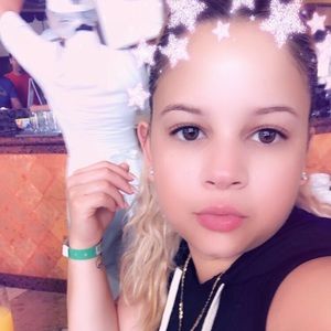 Meet your Posher, Andreina